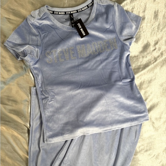 Steve Madden velour Pajama Set - Picture 3 of 9